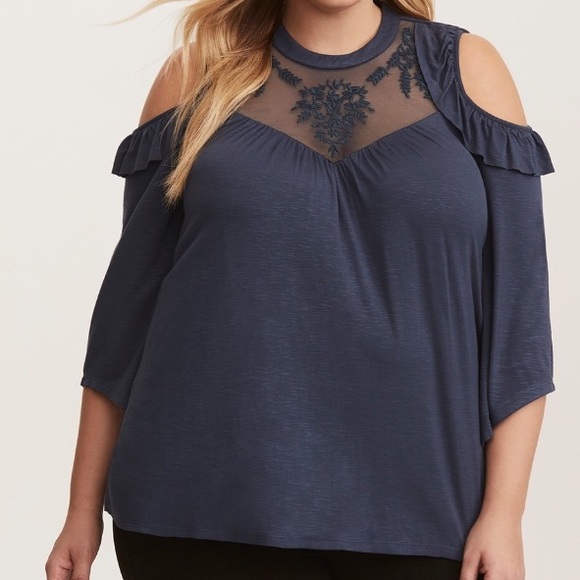 Torrid lace inset ruffle cold shoulder top 1x - Picture 2 of 3